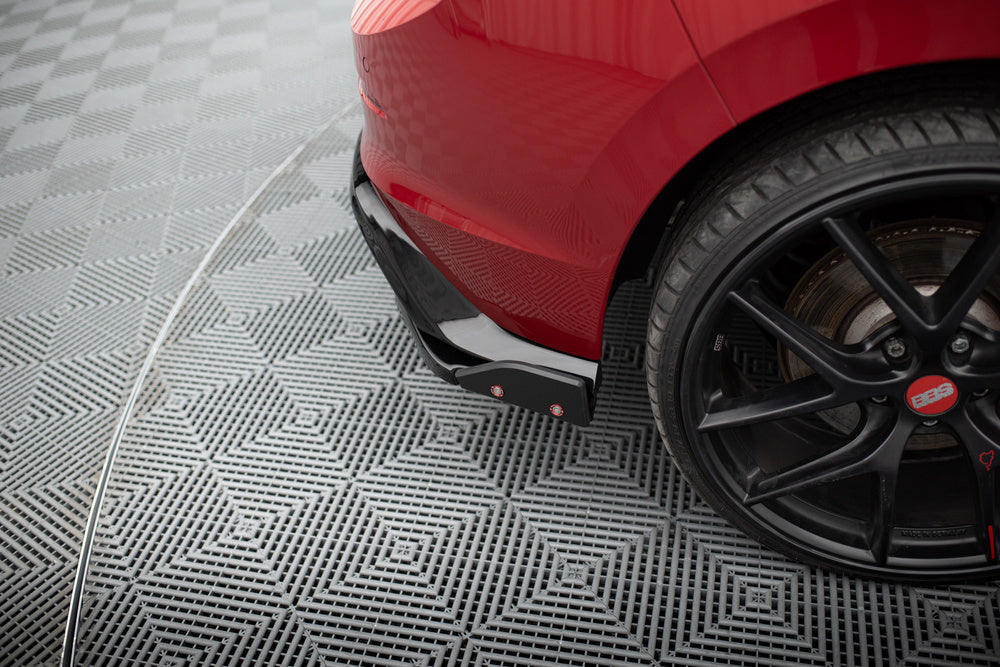 Seitliche Heckdiffusor Erweiterung V.4 + Flaps für VW Golf 8 GTI von Maxton Design