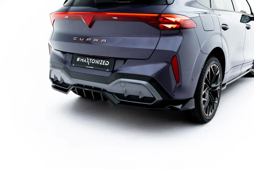 Zentraler Hinterer Splitter V.3 für Cupra Terramar Mk1 mit Anhängerkupplung von Maxton Design
