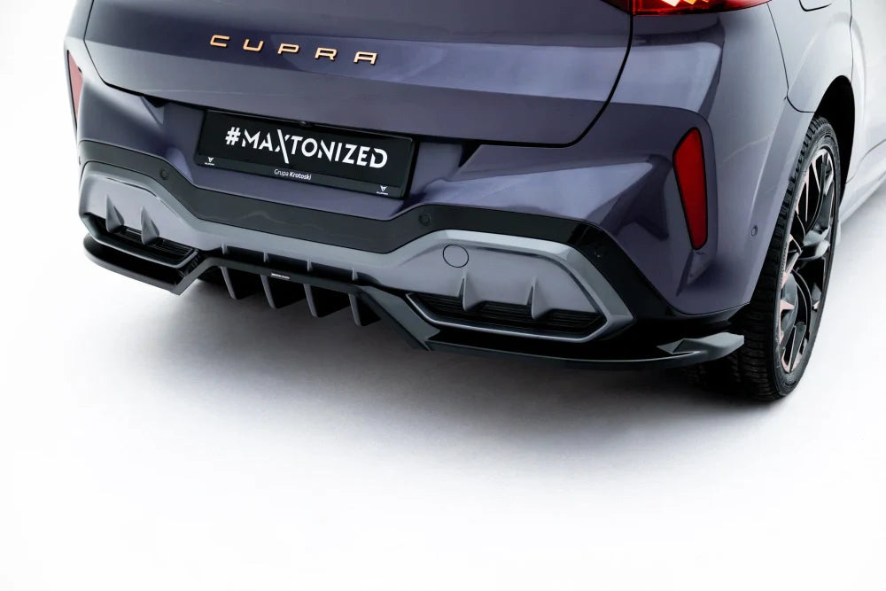 Zentraler Hinterer Splitter V.4 für Cupra Terramar Mk1 mit Anhängerkupplung von Maxton Design