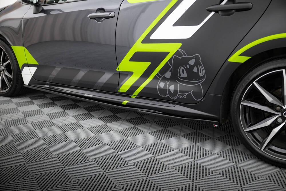Seitenschweller Erweiterung für Toyota Corolla GR Sport Touring Sports E210 von Maxton Design