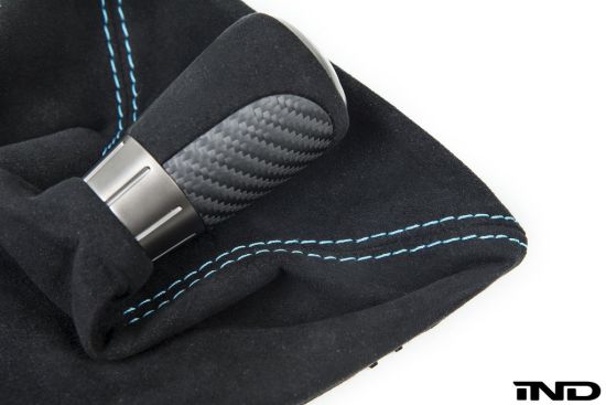 IND Carbon Schaltknauf inklusive Schaltsack mit gefärbten Nähten Polar Blau matt carbon für BMW F87 M2 und M2 Competition