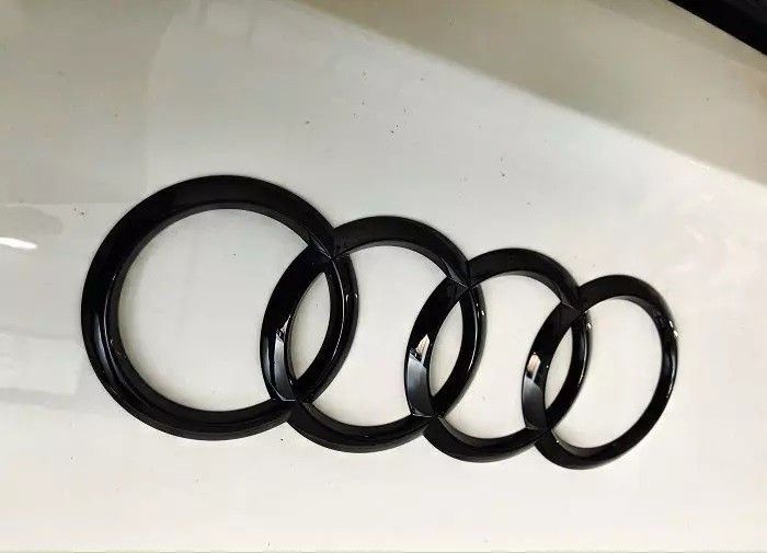 Audi Ringe hinten schwarz für Audi A3 8Y.